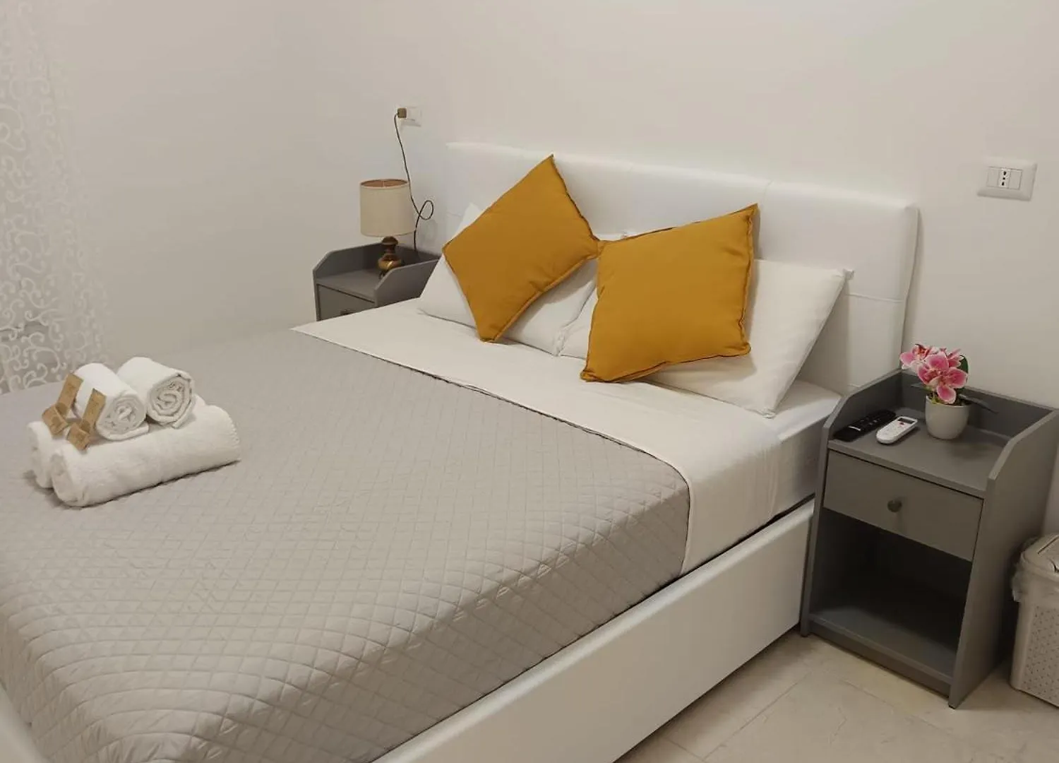 Hotel Raynova Rom 0*,  Italien