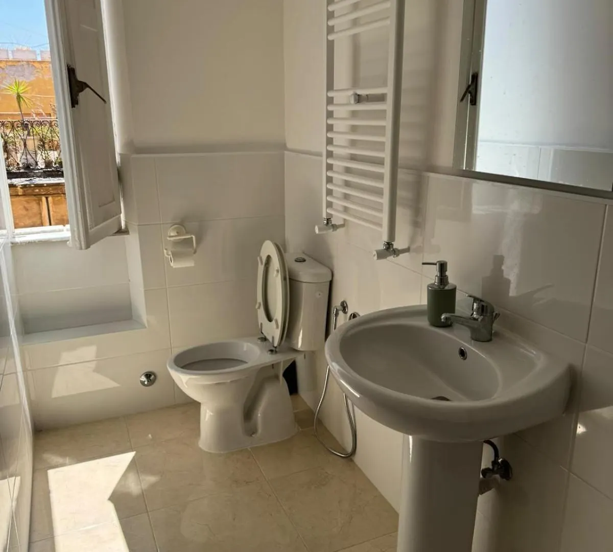Hotel Raynova Roma Pensión