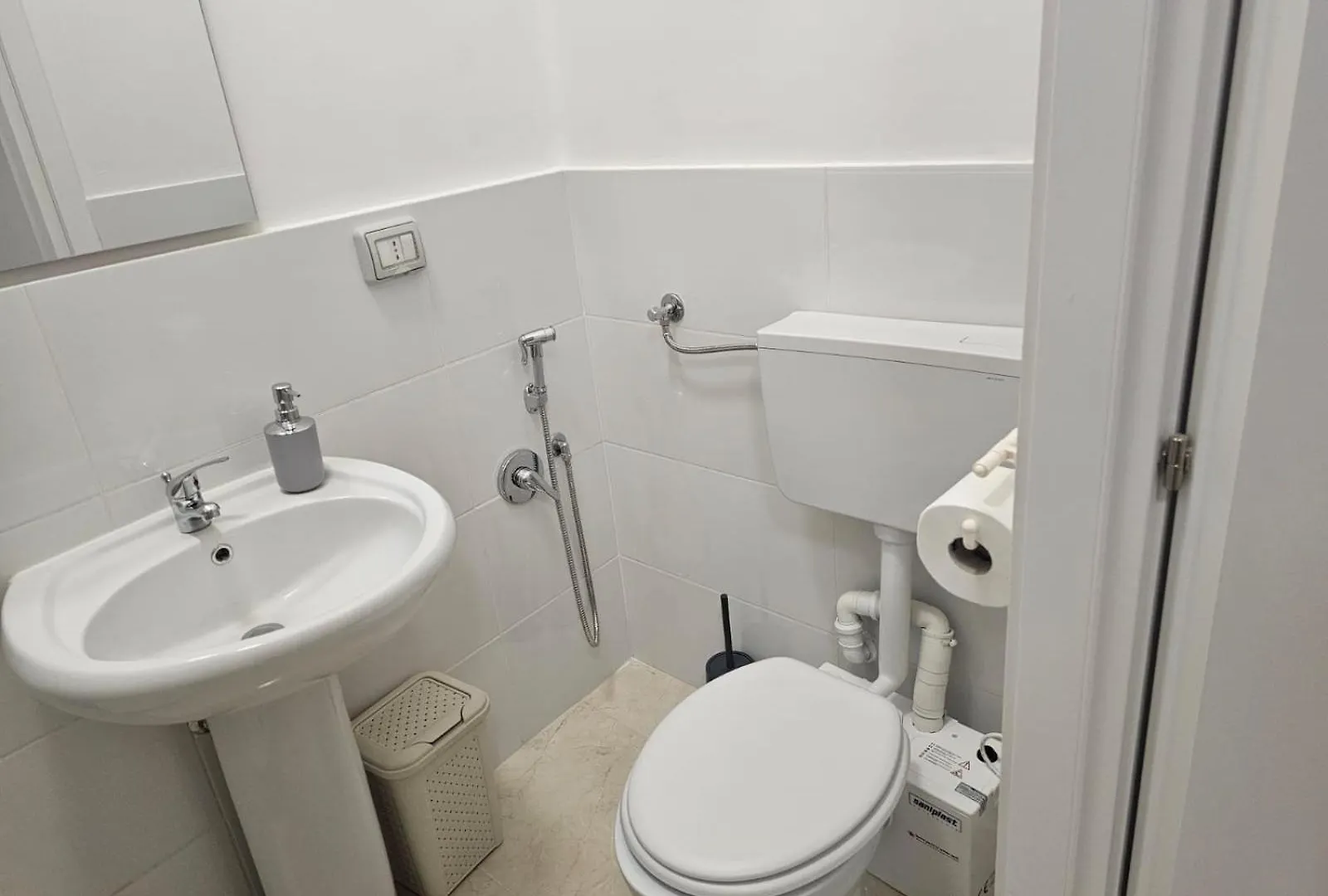 Hotel Raynova Roma 0*,  Italia