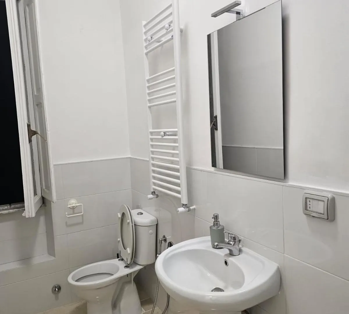 Hotel Raynova Roma