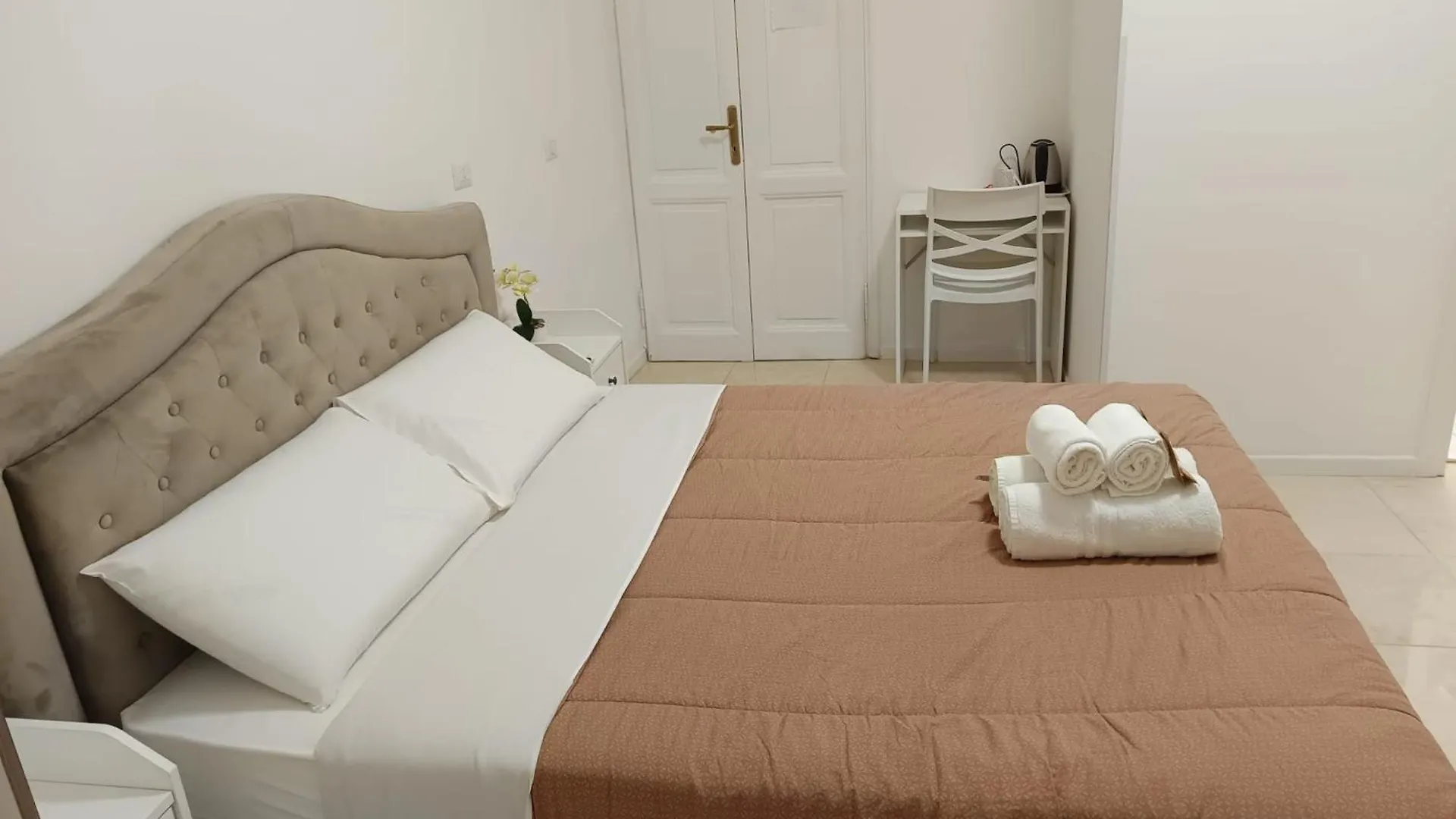 Pensión Hotel Raynova Roma Italia