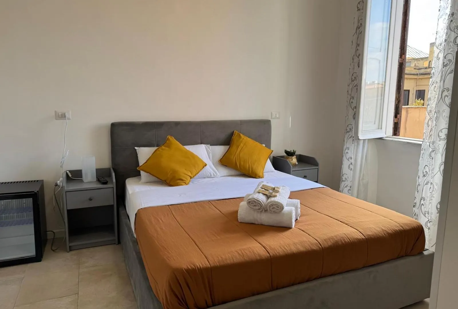 Pensión Hotel Raynova Roma